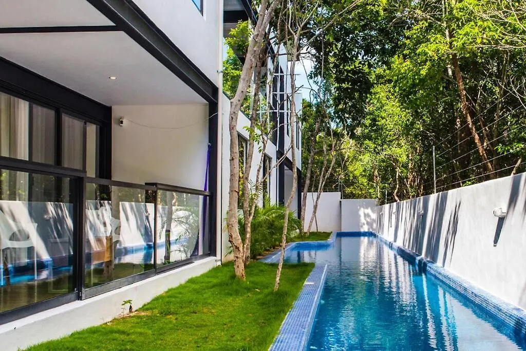Rooftop Pool Paradise With Jungle Views 툴룸